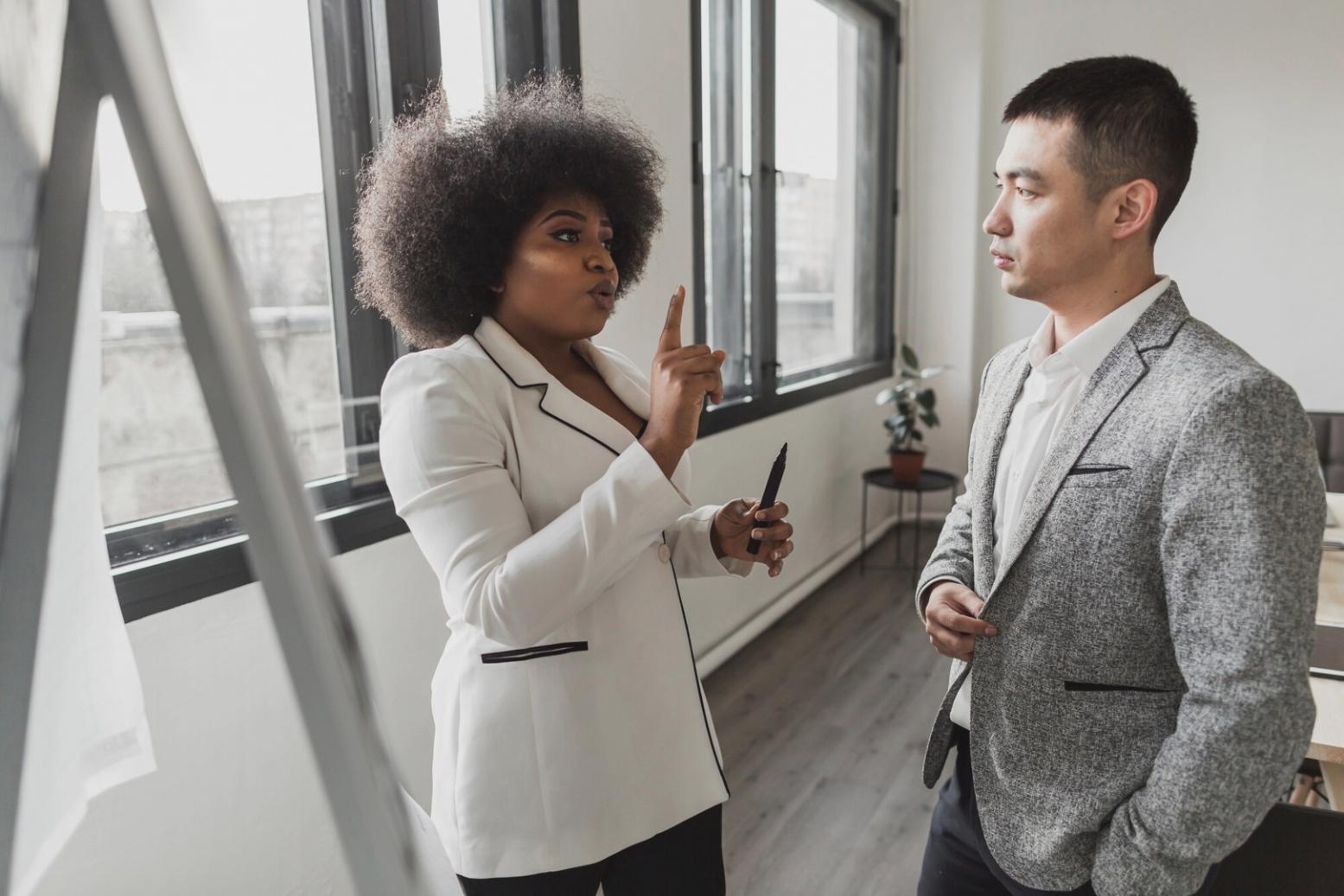 Yasal belgelerin ve uyumluluk süreçlerinin görsel temsili