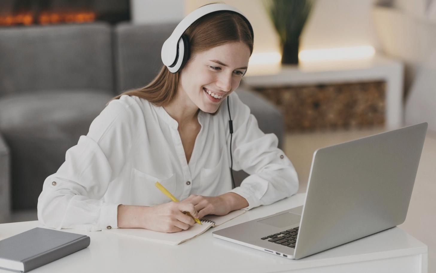 Jomaris Kelvando stüdyo çalışma alanı ve ekipman görünümü